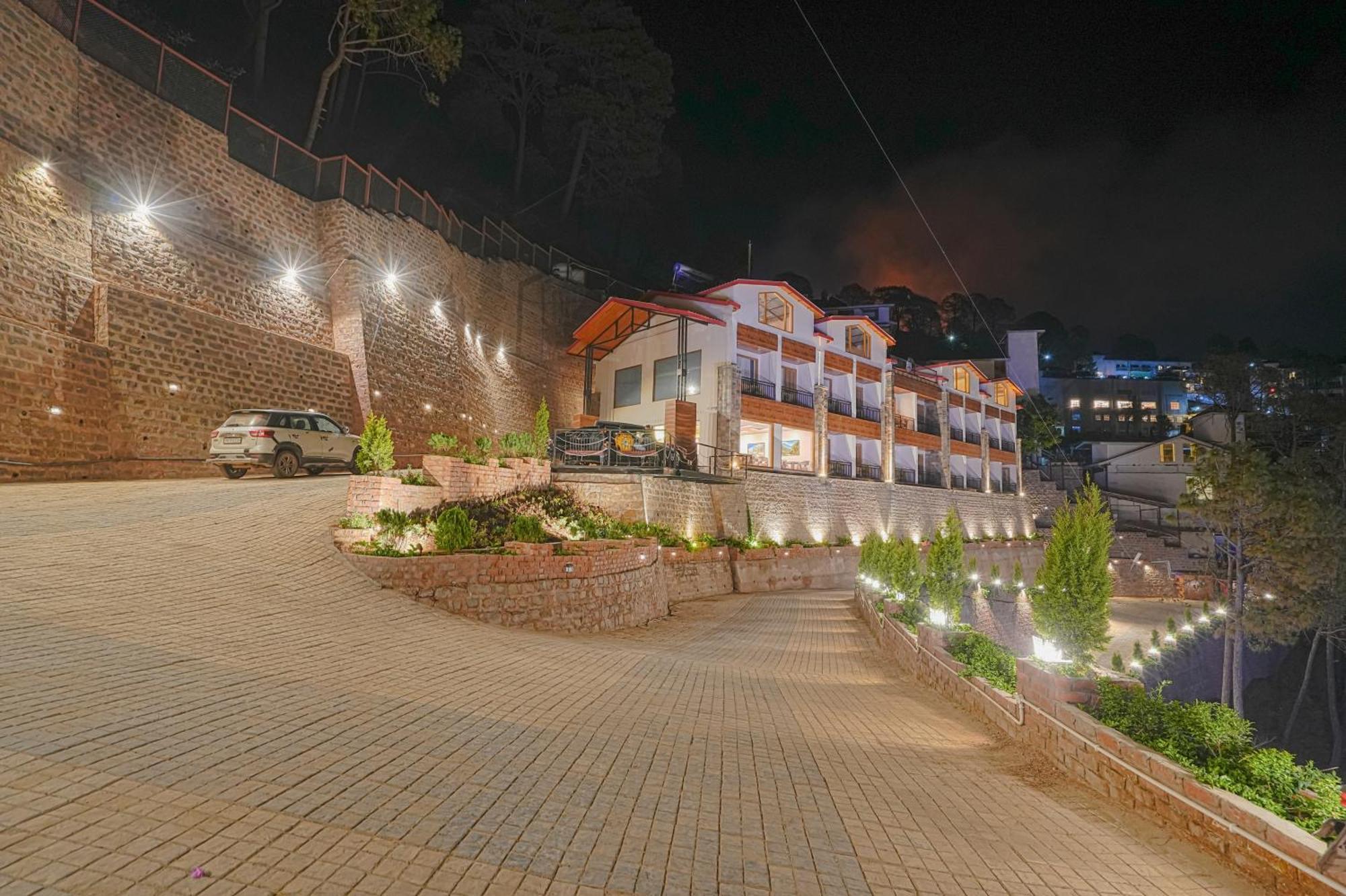 The Sanawar Heights I Kasauli I New Property Buitenkant foto