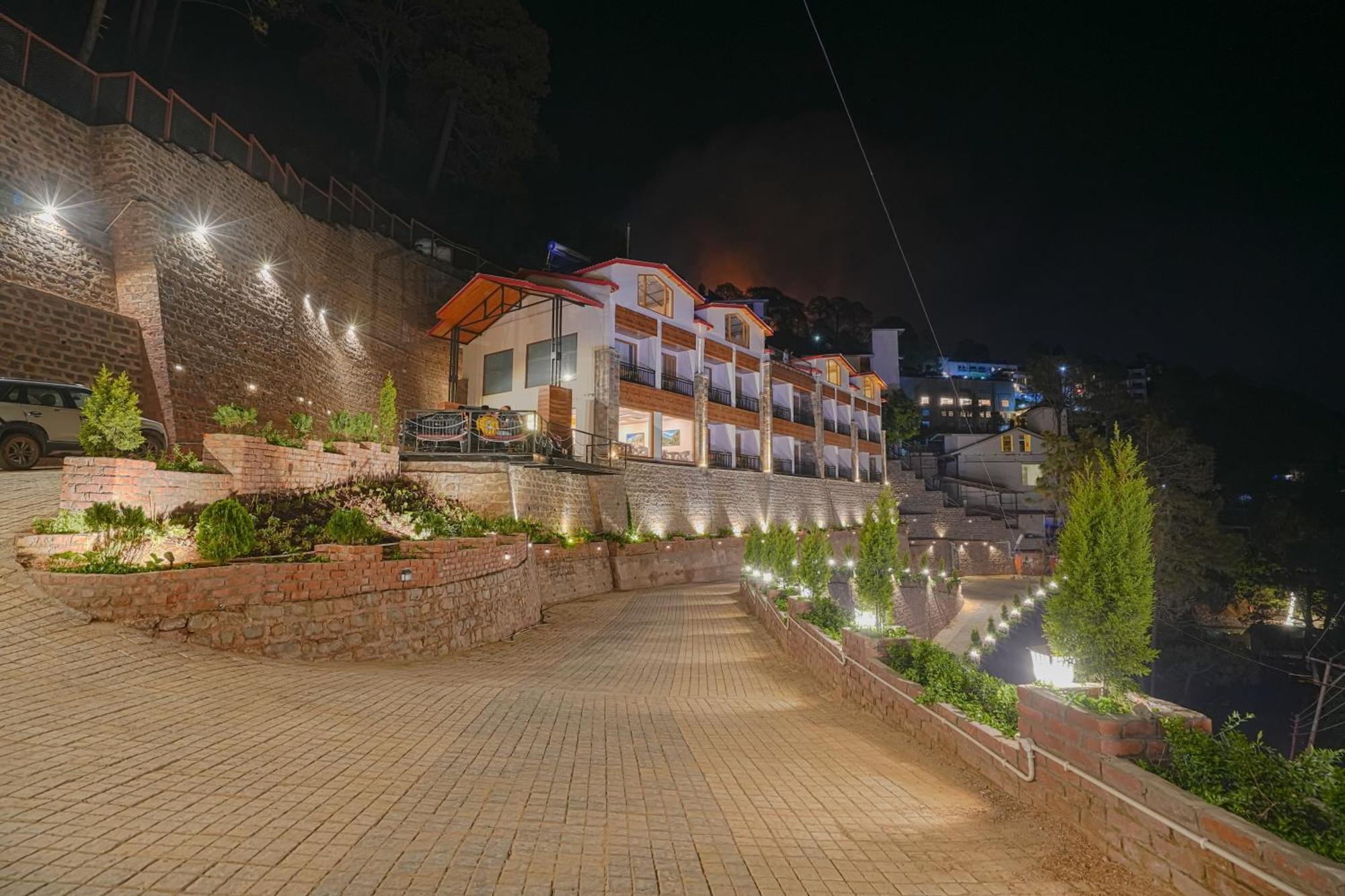 The Sanawar Heights I Kasauli I New Property Buitenkant foto